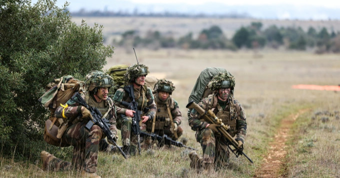 Nga cảnh báo Pháp về hậu quả nếu triển khai quân tới Ukraine - 1