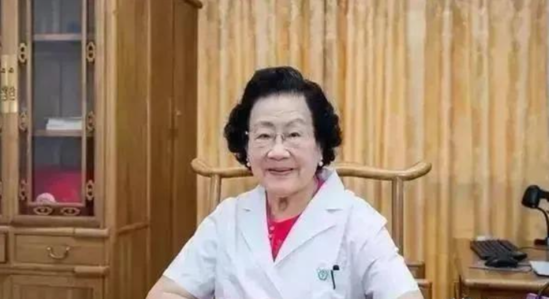 Tuy 103 tuổi nhưng danh y Chen Tongyun vẫn có làn da hồng hào, không hề có dấu vết của tuổi tác. (Nguồn: Toutiao)