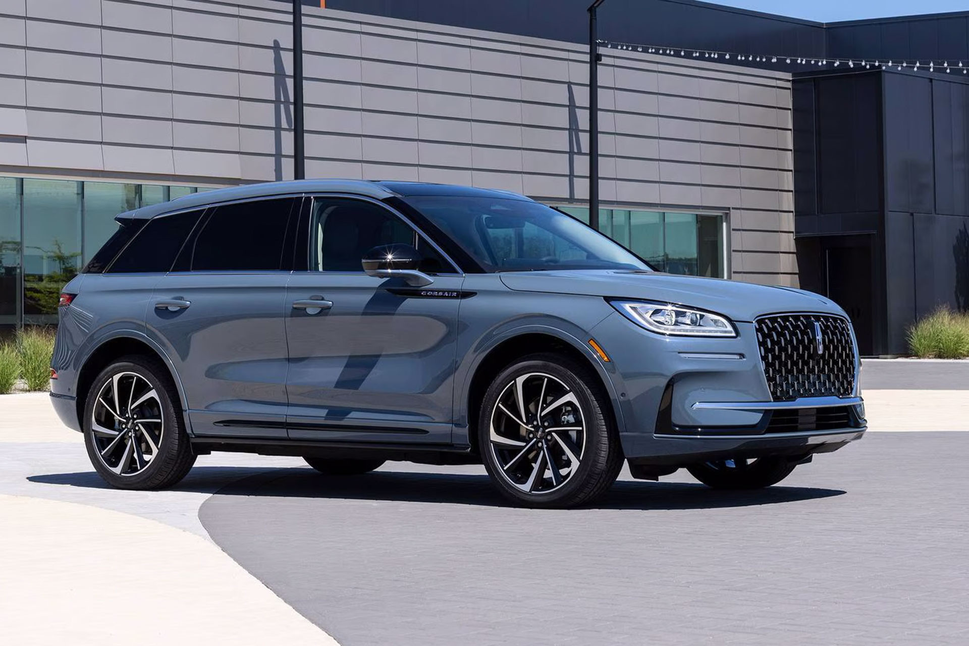 2023_lincoln_corsair_4dr suv_grand touring_fq_oem_1_1600.jpg