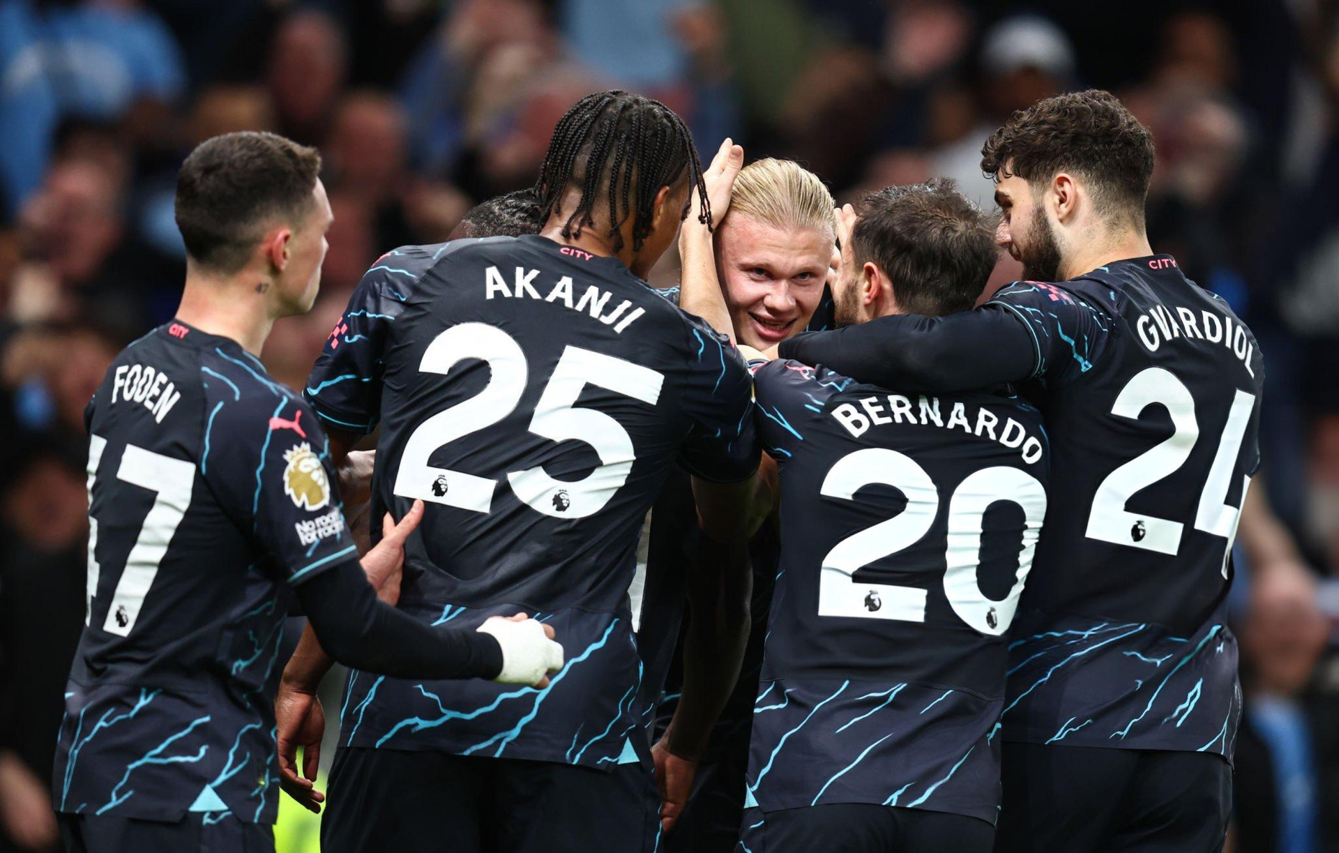 Haaland tỏa sáng trước Tottenham, Man City rộng cửa vô địch Premier League - 1