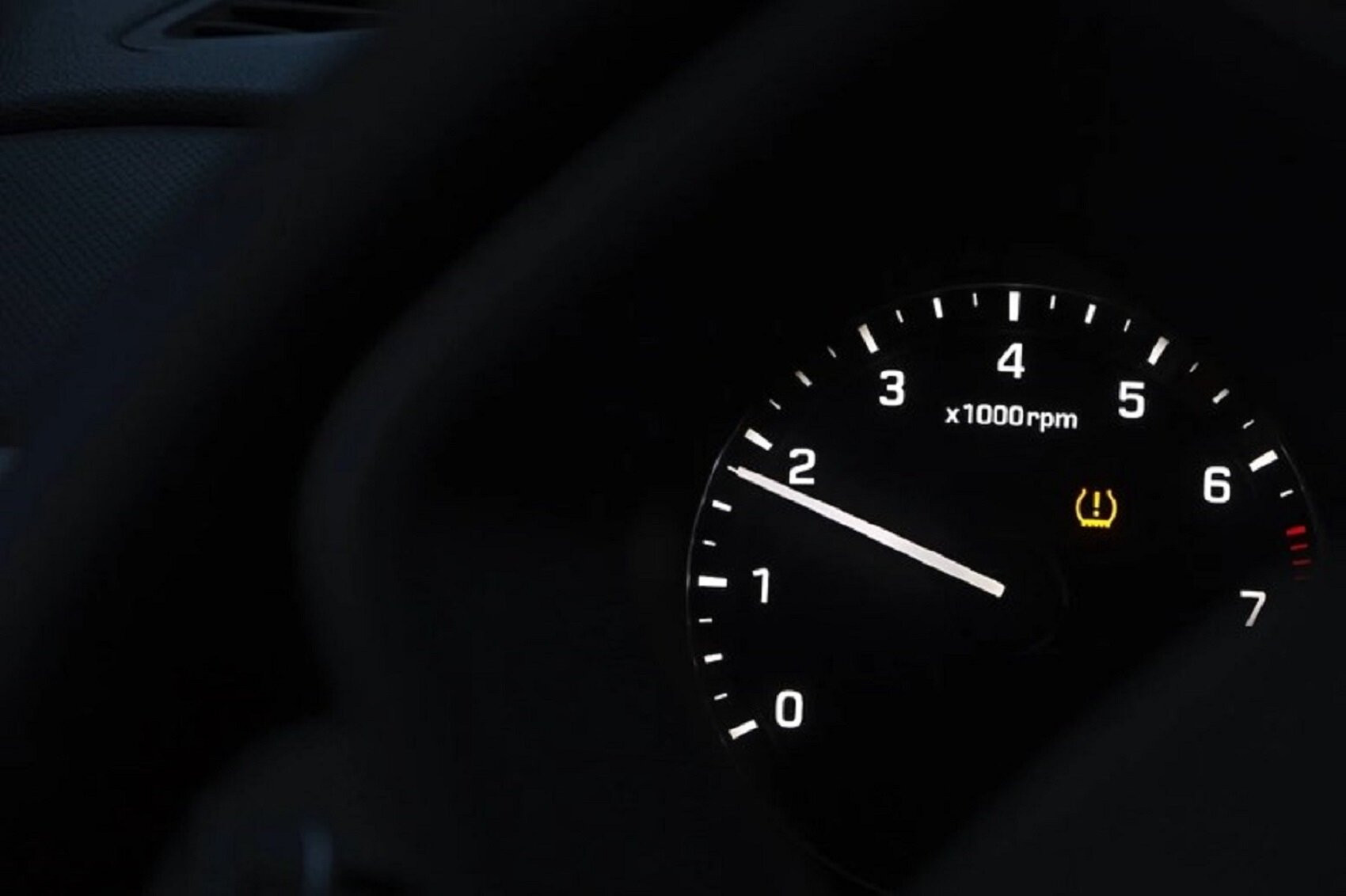 Khi xe chạy bình thường thì vòng tua máy lý tưởng sẽ thay đổi tùy theo cấp số trên xe. (Ảnh minh hoạ).