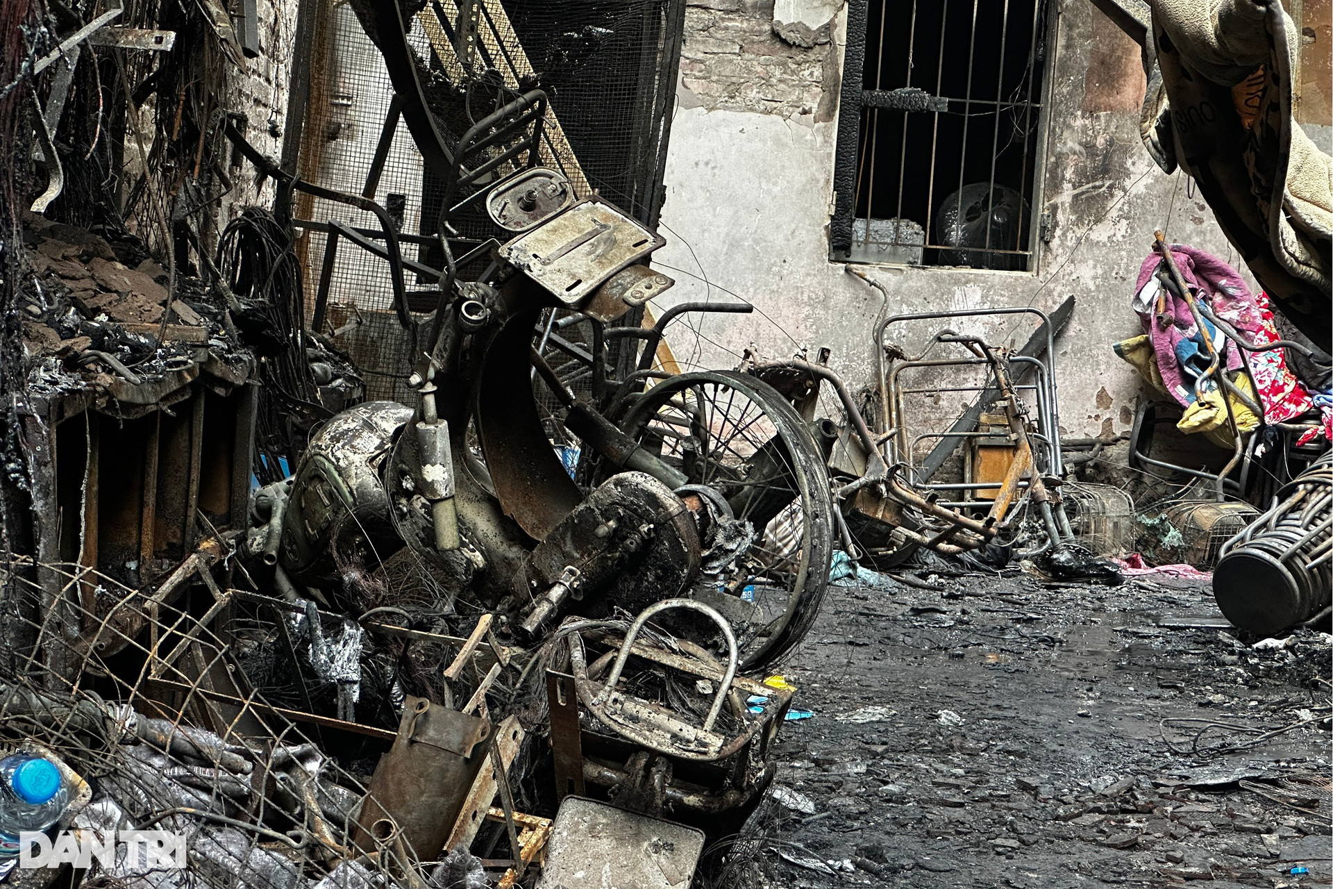 Hiện trường ngổn ngang vụ cháy 14 người chết ở Hà Nội - 8