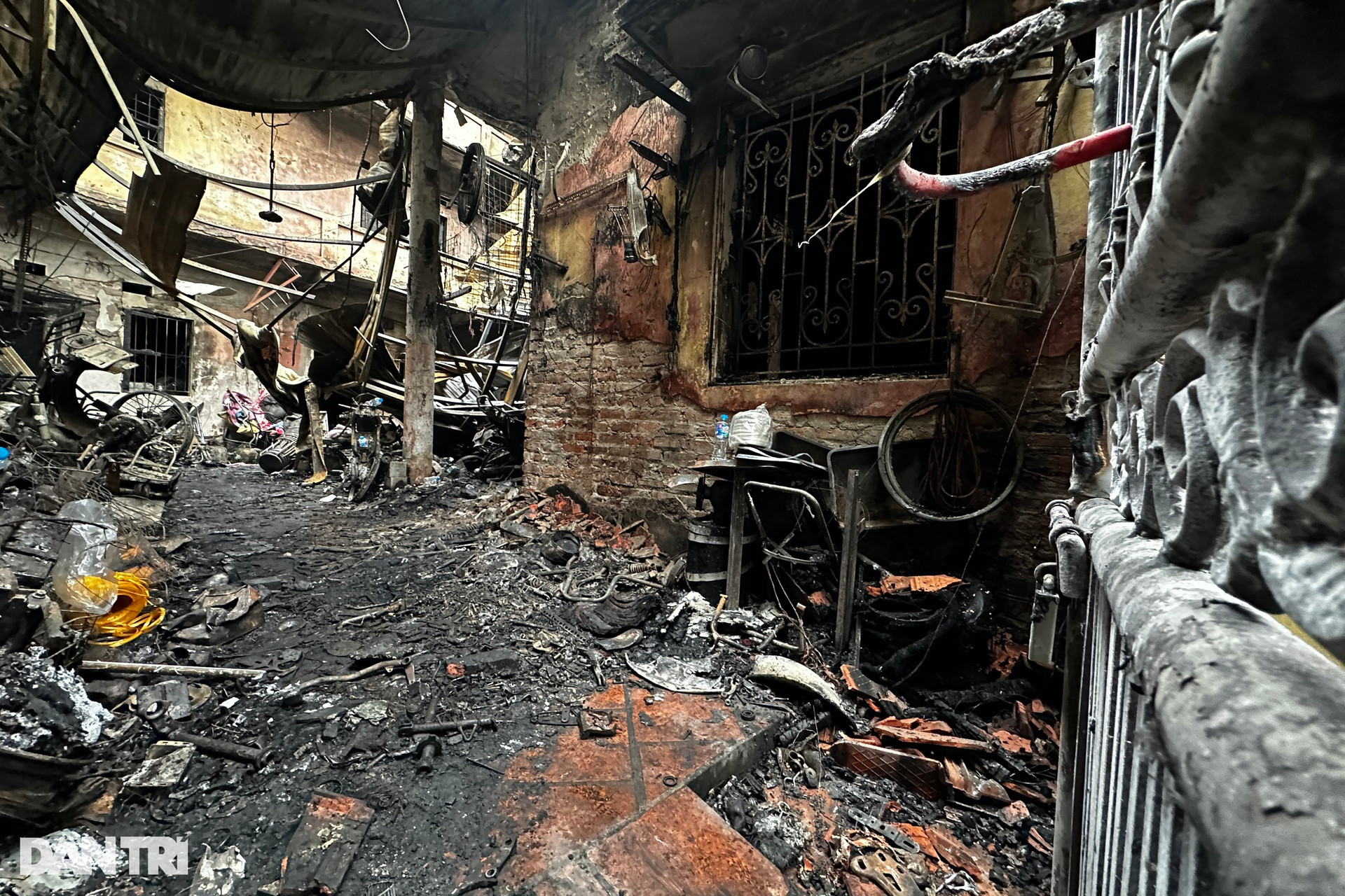 Hiện trường ngổn ngang vụ cháy 14 người chết ở Hà Nội - 10