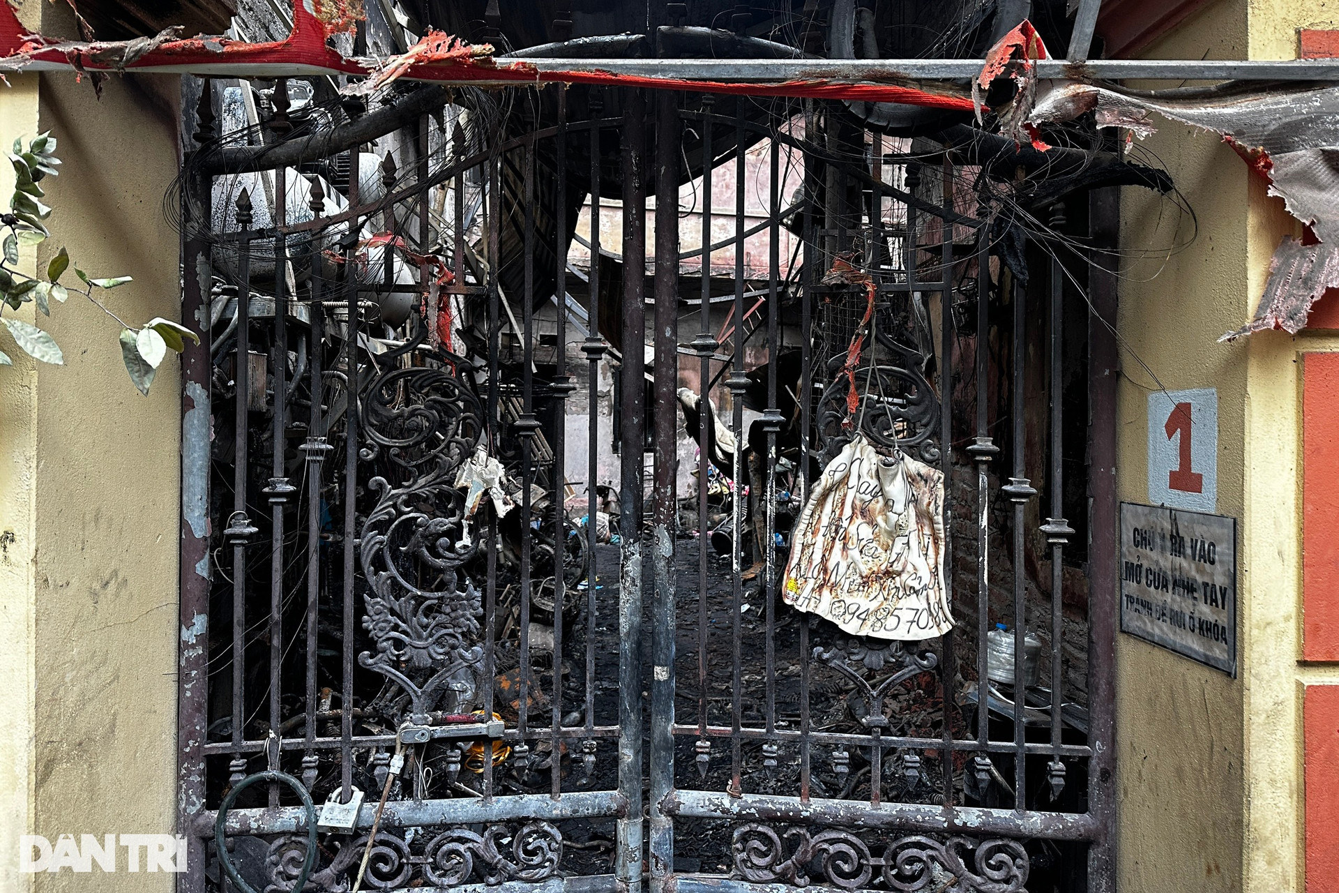 Hiện trường ngổn ngang vụ cháy 14 người chết ở Hà Nội - 14