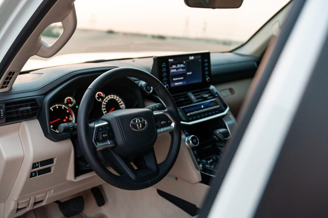 Toyota ra mắt Land Cruiser 300 bản địa hình cho dân chơi Trung Đông ảnh 3