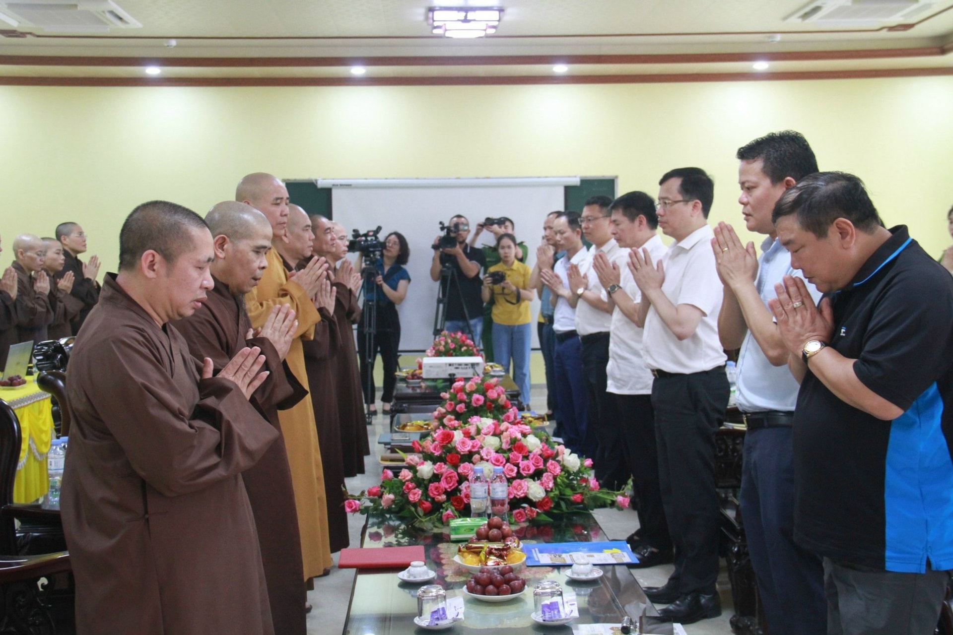 Bộ Công an triển khai phần mềm cúng dường trực tuyến tới chùa trên cả nước - 1