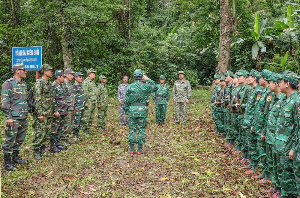 Những bước chân lặng lẽ trên tuyến biên giới Việt-Lào qua 2 tỉnh Quảng Bình-Khăm Muồn