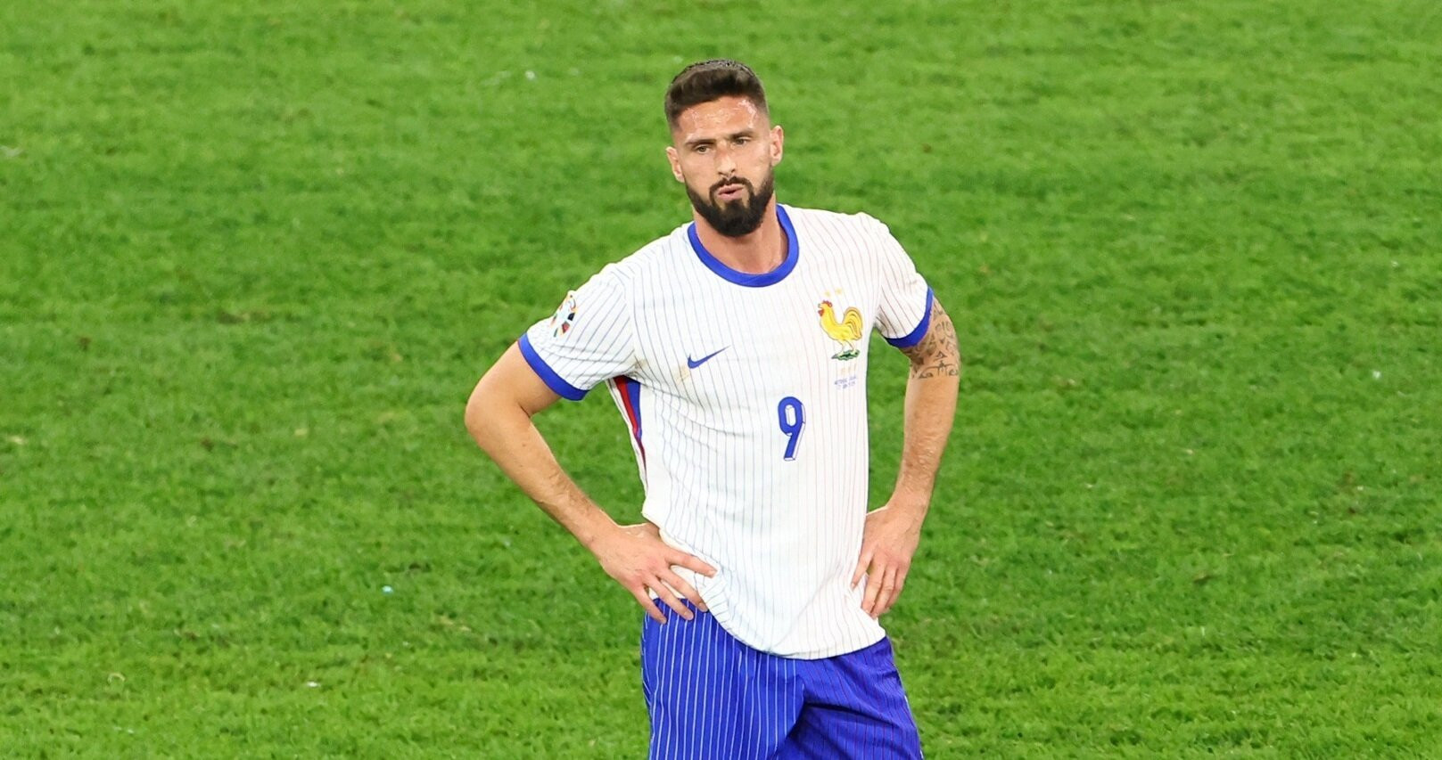 Tuổi tác khiến Giroud không còn đủ thể lực để thi đấu trọn vẹn 90 phút. (Ảnh: Reuters)