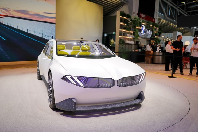 BMW hé lộ mẫu sedan điện tăng tốc nhanh nhất lịch sử thương hiệu ảnh 1