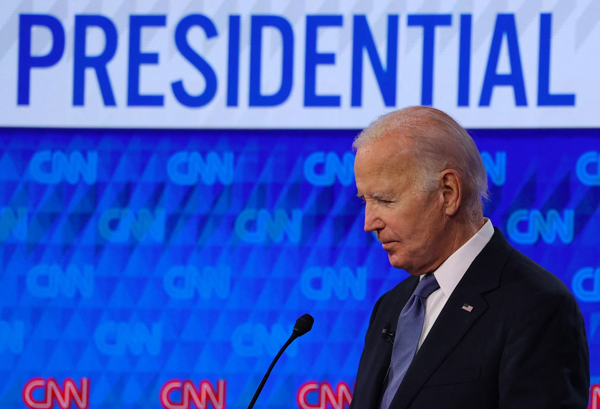 Đảng Dân chủ bị hối thúc tìm người thay ông Biden sau cuộc tranh luận - 1