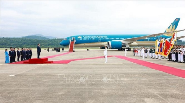 Lễ đón Thủ tướng Phạm Minh Chính và Phu nhân tại sân bay quân sự Seongnam, tỉnh Gyeonggi. (Ảnh: Dương Giang/TTXVN)