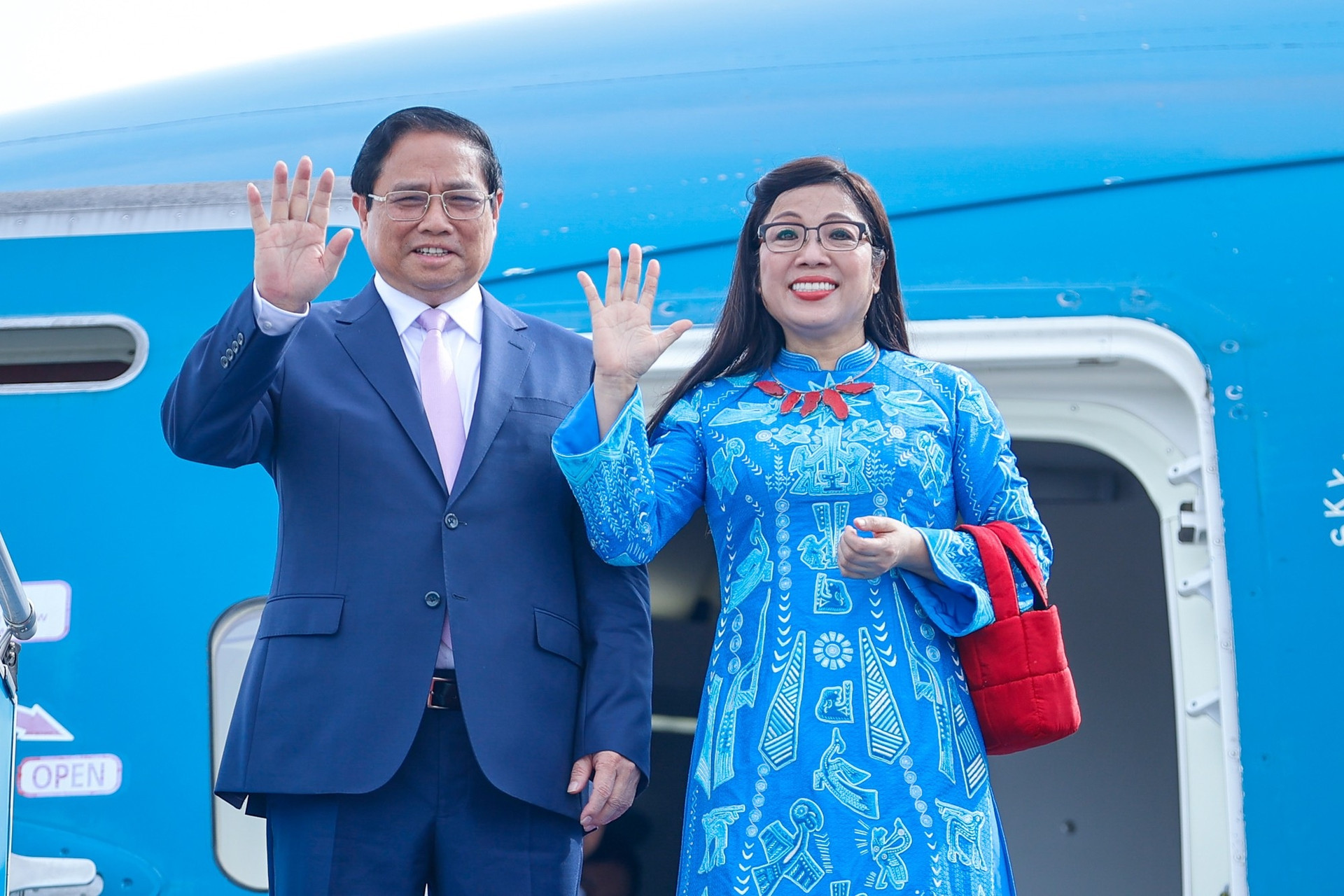 Thủ tướng Phạm Minh Chính và Phu nhân lên đường thăm Hàn Quốc - 1