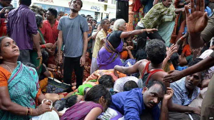 Giẫm đạp ở Ấn Độ: Số thương vong tăng nhanh, ít nhất 107 người chết - 1