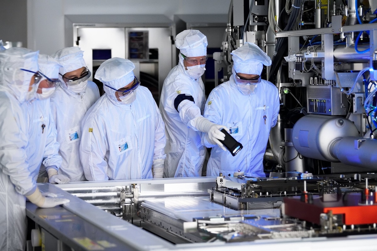 47061 cleanroom euv wafer stage training.jpg