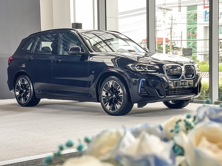 BMW iX3.jpeg