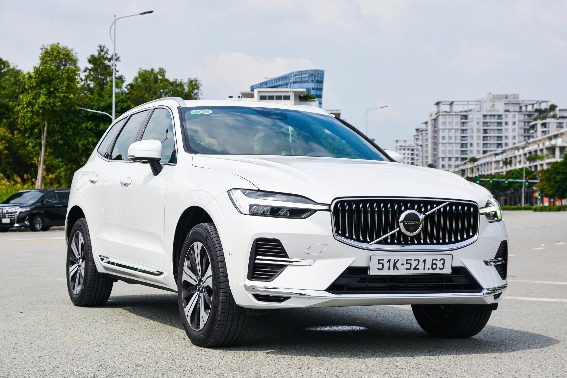 volvo_xc60_recharge_ultimate_zing_1_2.jpg