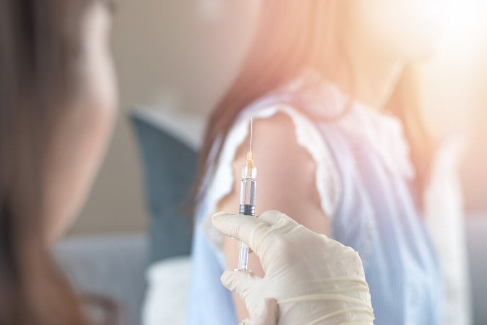 Vaccine phòng bạch hầu được khuyến cáo tiêm ngừa cho tất cả trẻ nhỏ. (Ảnh minh hoạ)