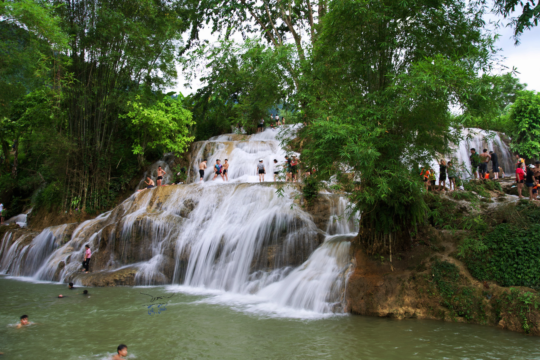 thac trang hoa binh 0.jpg