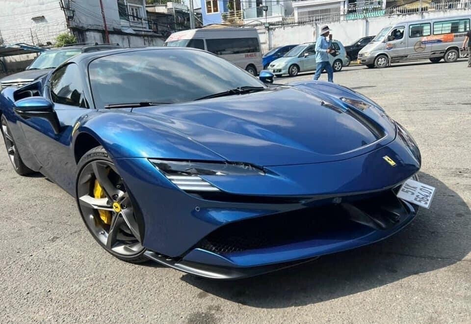 Chiếc Ferrari SF90 Blue Tour De France của Cường 