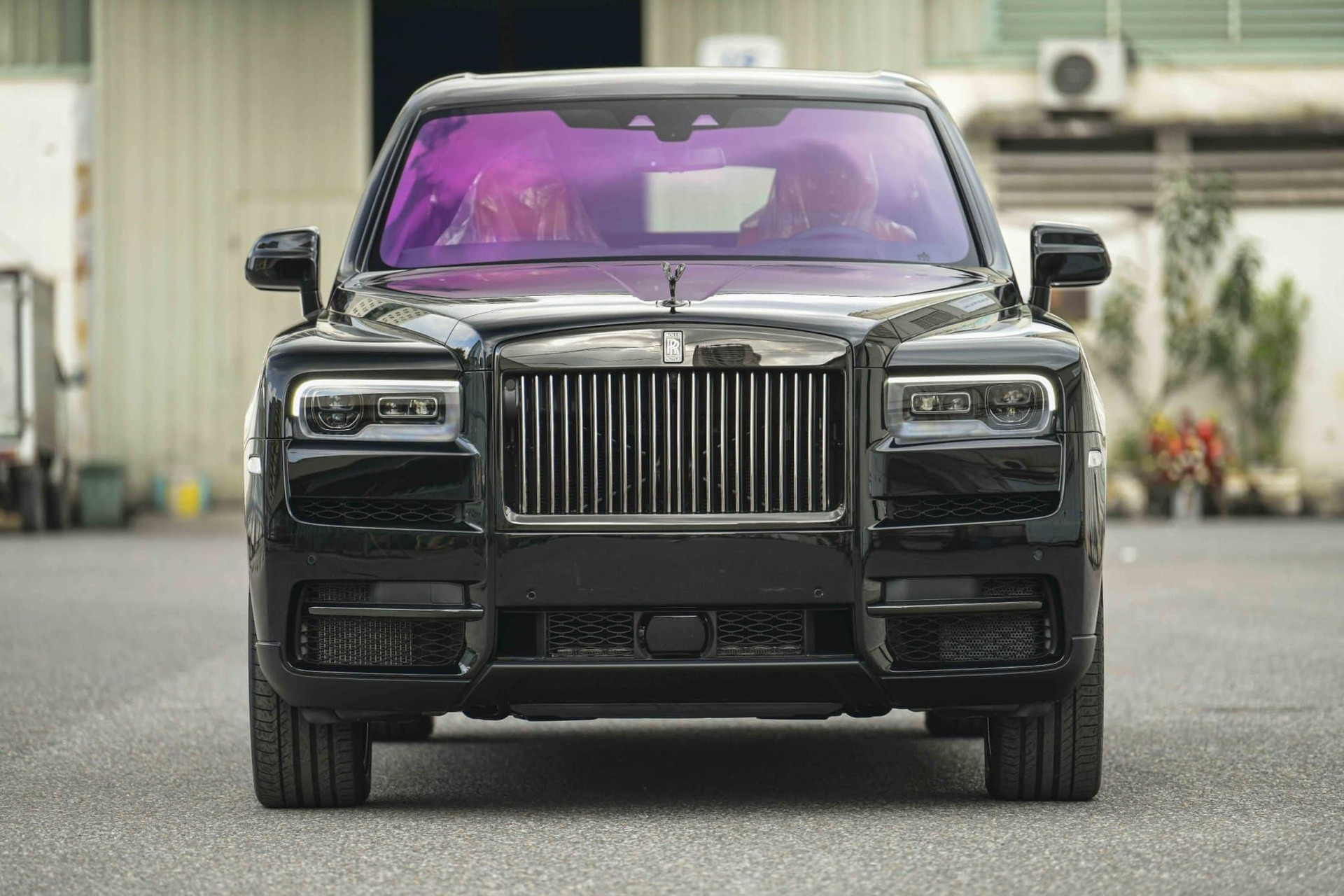 Cận cảnh Rolls-Royce Cullinan Black Badge 2024 vừa về Việt Nam ảnh 2