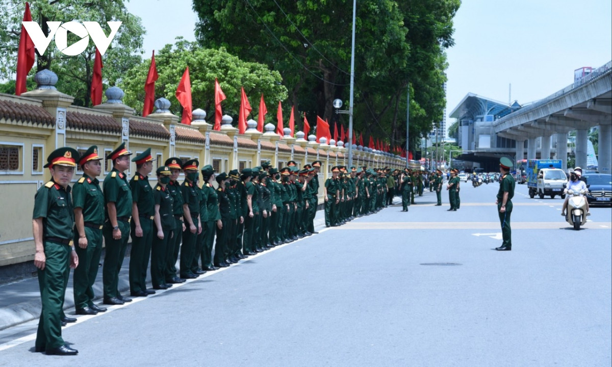 nguoi dan do ra duong cho doi tien biet tong bi thu nguyen phu trong hinh anh 8