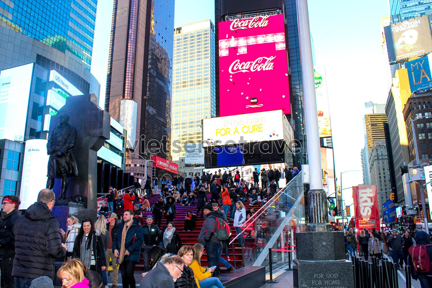 quang-truong-thoi-dai-times-quare.jpg