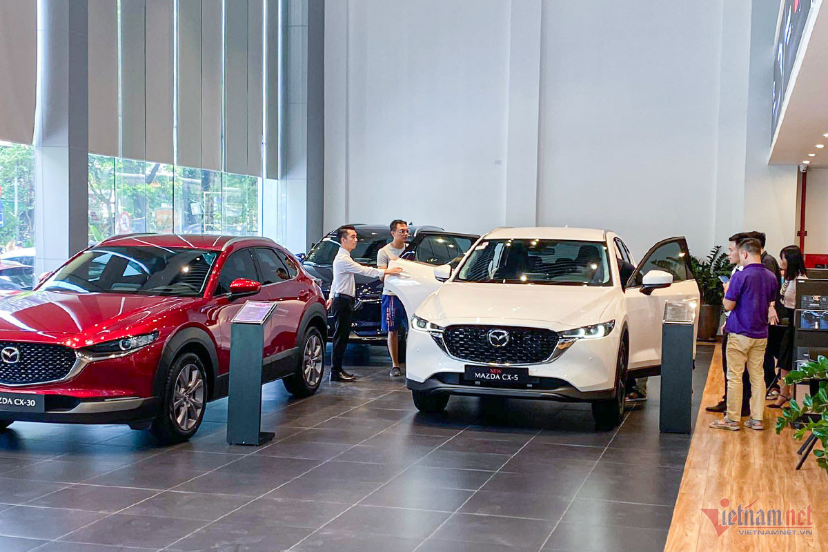 W-showroom-mazda-1.jpg