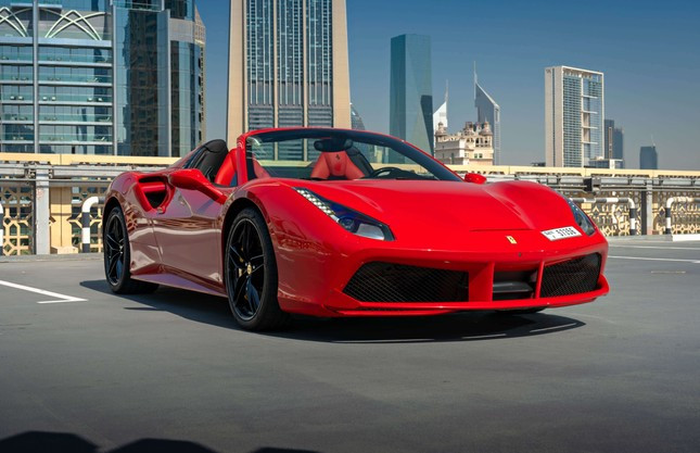 Siêu xe Ferrari 488 nằm phủ bụi trong hầm chung cư ở Hà Nội ảnh 3