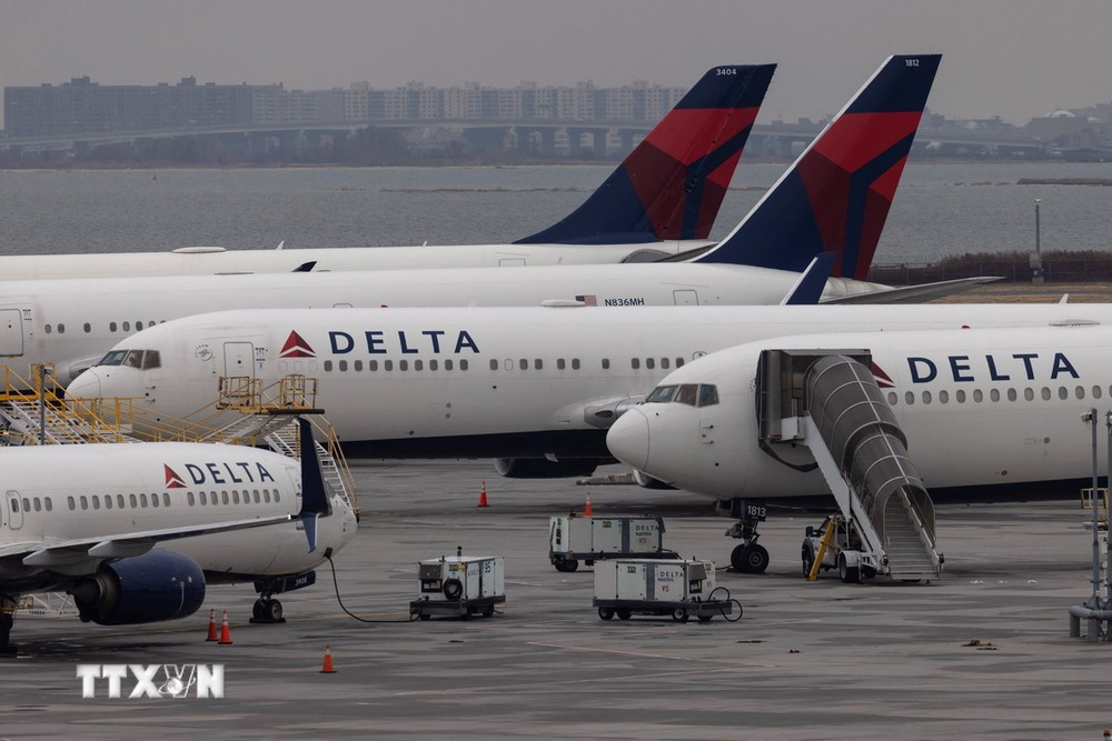 Máy bay của Hãng Delta tại sân bay quốc tế John F. Kennedy ở New York, Mỹ. (Ảnh: AFP/TTXVN)