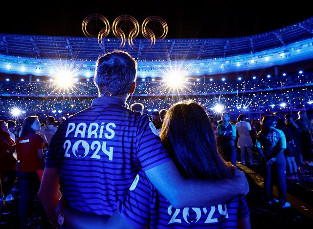 Tom Cruise đu dây trao cờ bế mạc Olympic 2024, Mỹ nhất toàn đoàn ngày cuối- Ảnh 13.