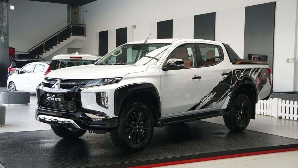 mitsubishi triton 2214.jpeg