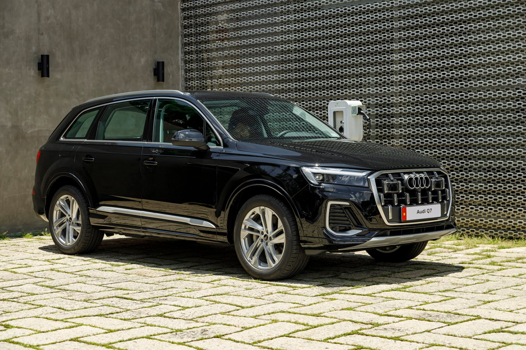 Audi Q7 mới có giá bá 3,59 tỷ đồng tại Việt Nam.