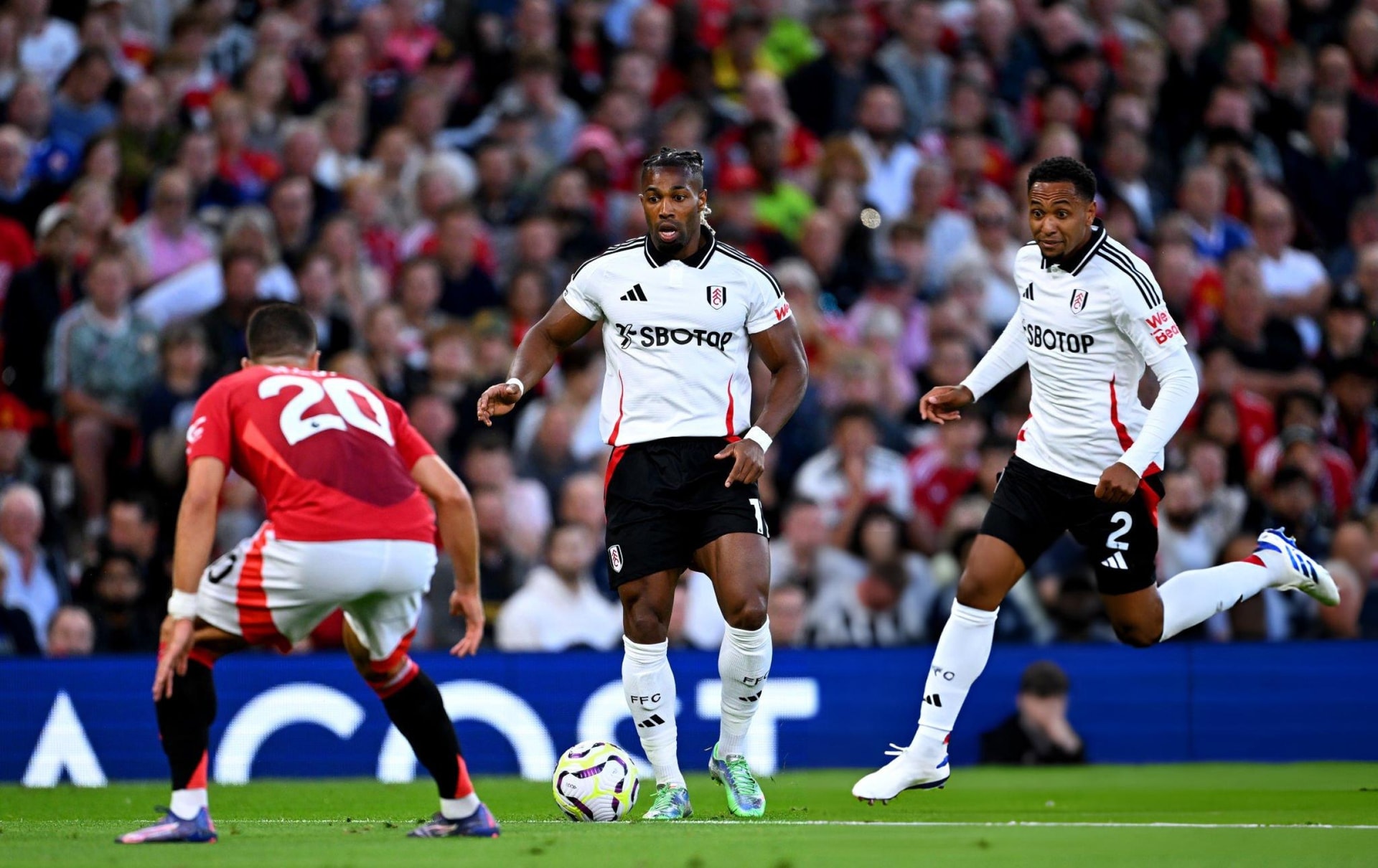 Zirkzee ghi bàn ra mắt, Man Utd nhọc nhằn hạ Fulham - 3