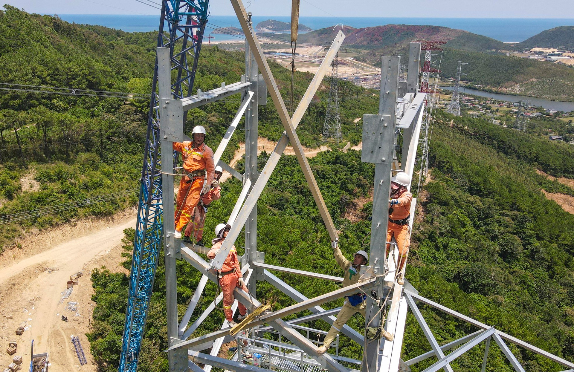 Toàn cảnh đường dây 500kV mạch 3 qua Hà Tĩnh trước ngày về đích ảnh 9