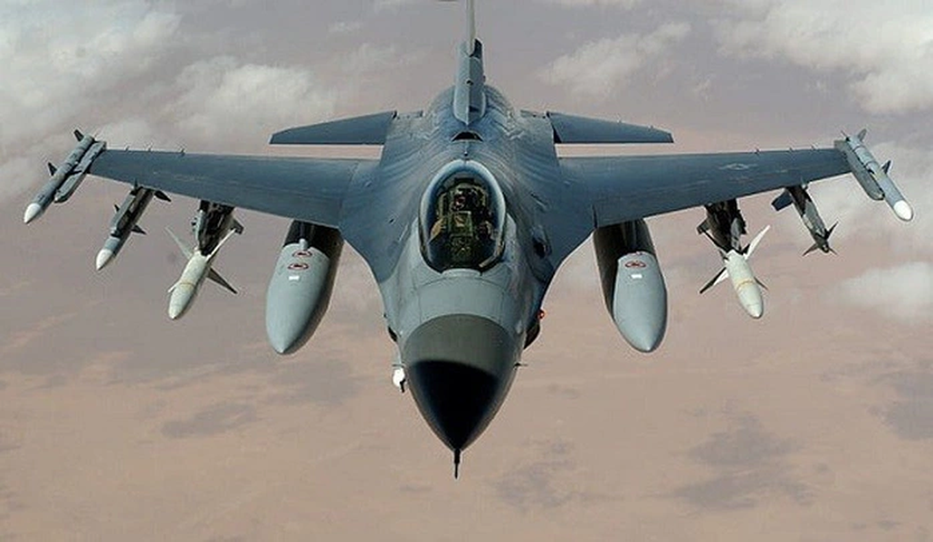 Báo Mỹ: Máy bay F-16 Ukraine rơi, phi công hàng đầu thiệt mạng - 1