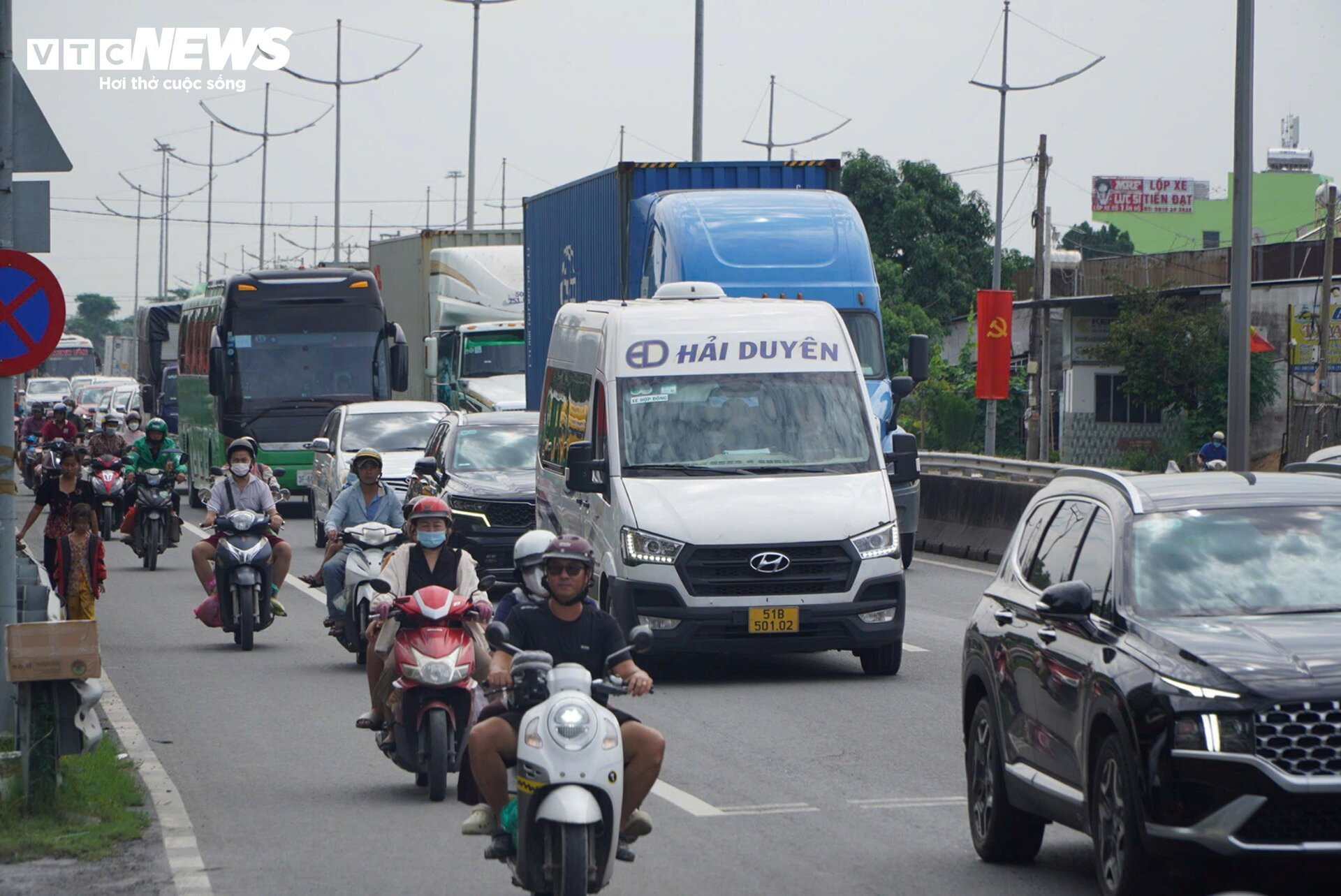 TP.HCM: Cửa ngõ miền Tây, đường dẫn lên cao tốc ùn ứ ngày đầu nghỉ lễ 2/9 - 2