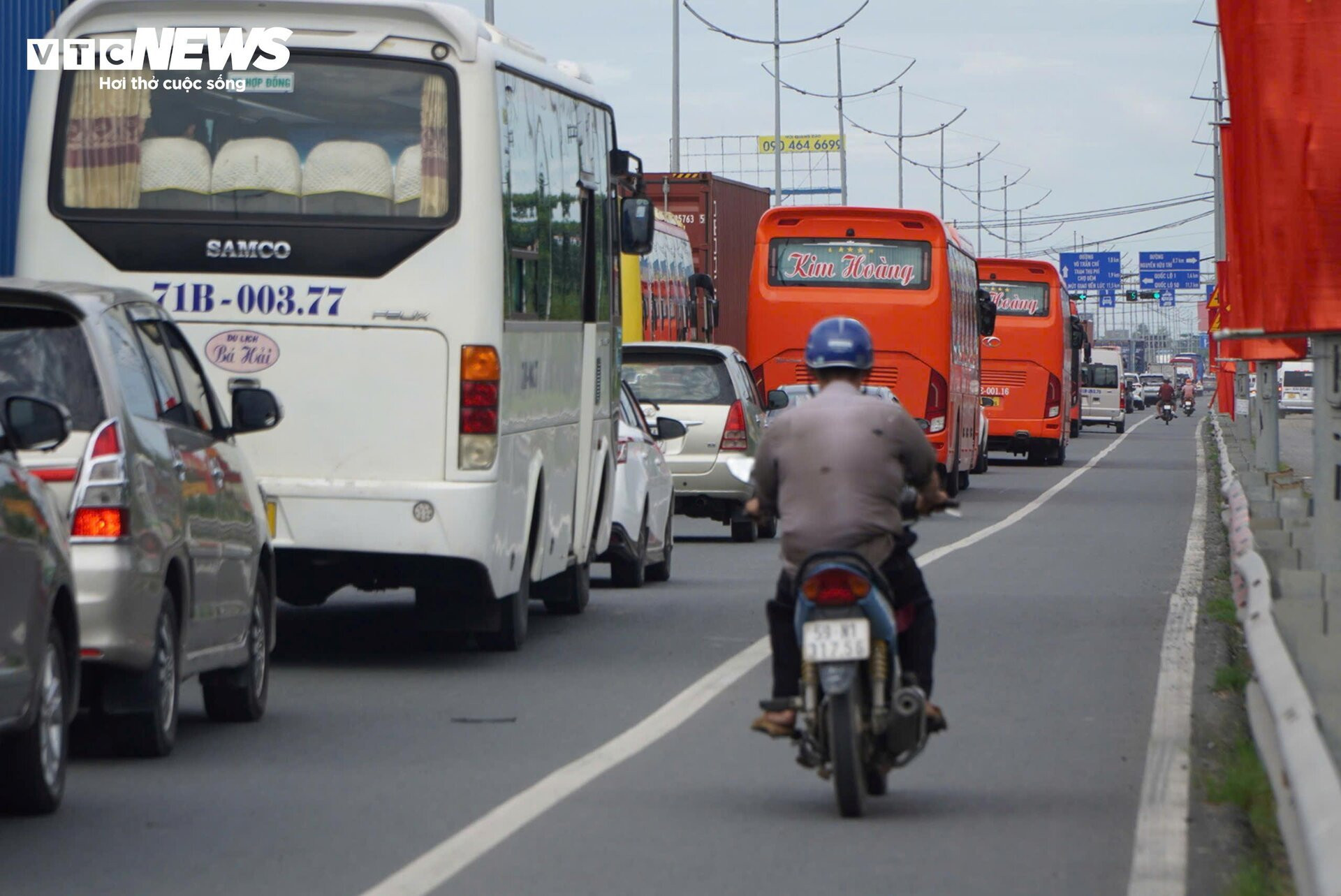 TP.HCM: Cửa ngõ miền Tây, đường dẫn lên cao tốc ùn ứ ngày đầu nghỉ lễ 2/9 - 5