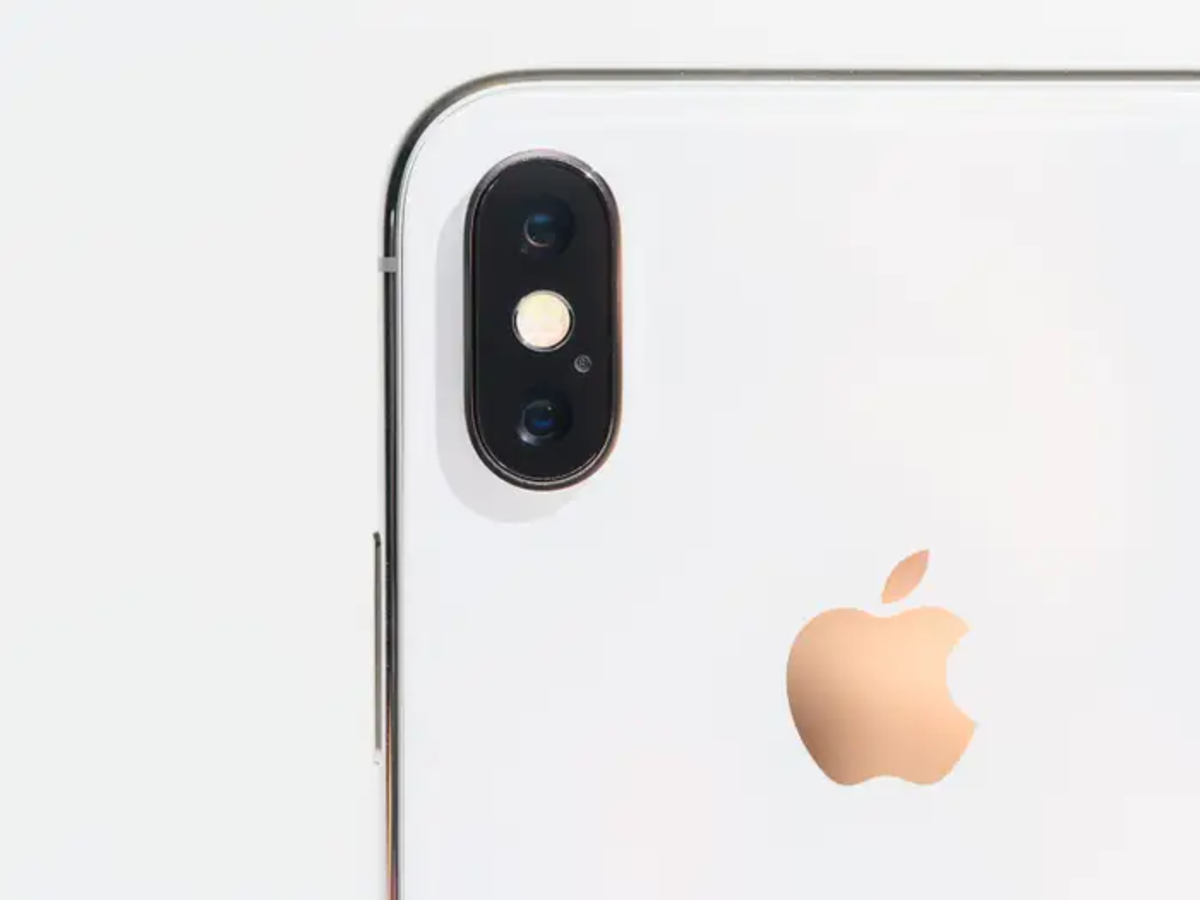 Mô-đun camera trên mẫu iPhone 16 cơ bản có thể trông giống với iPhone X và iPhone XS. (Ảnh: Business Insider)