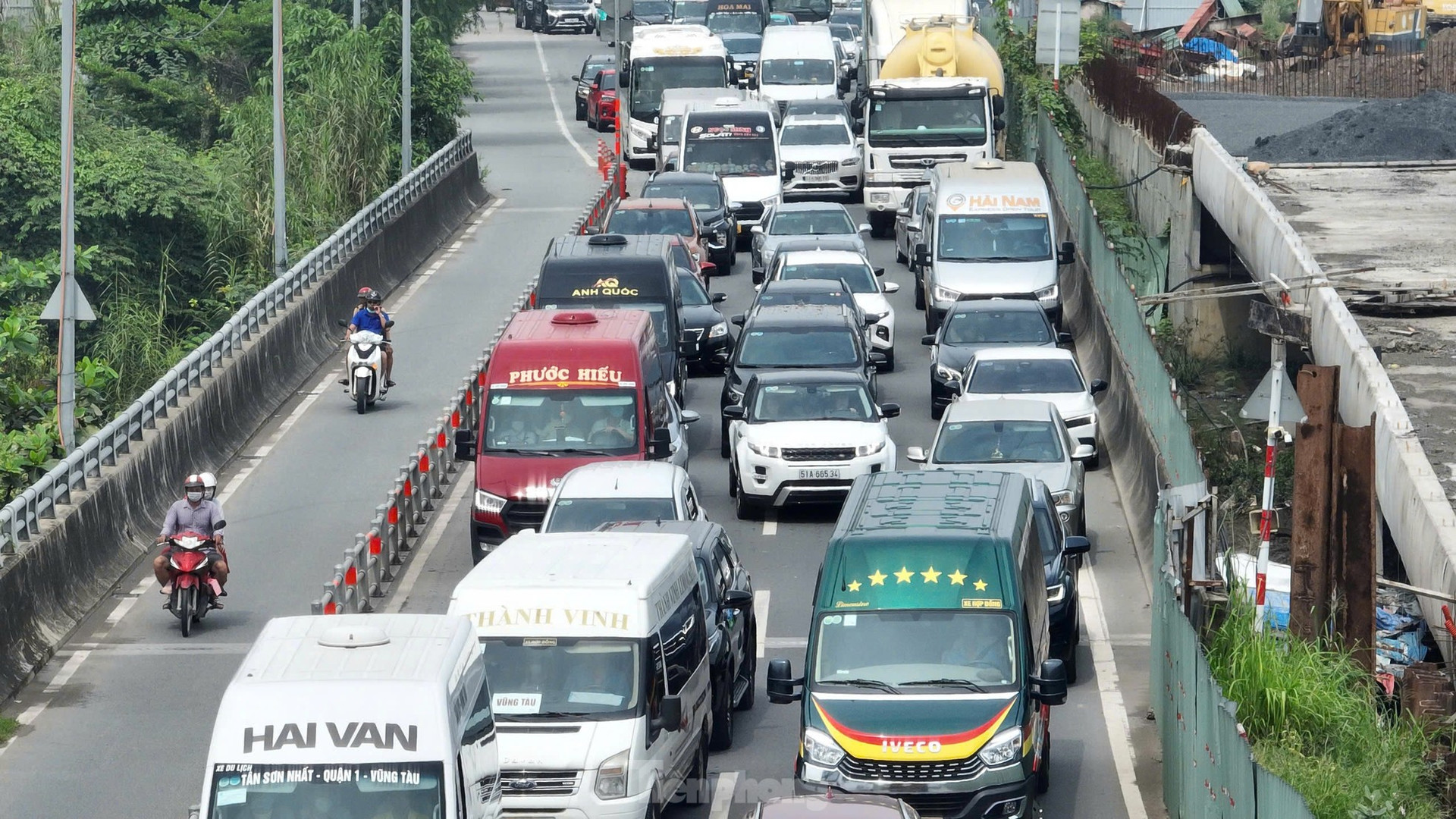 Ngày thứ hai kỳ nghỉ 2/9: Cao tốc TPHCM - Long Thành liên tục đóng, mở vì quá đông ảnh 8