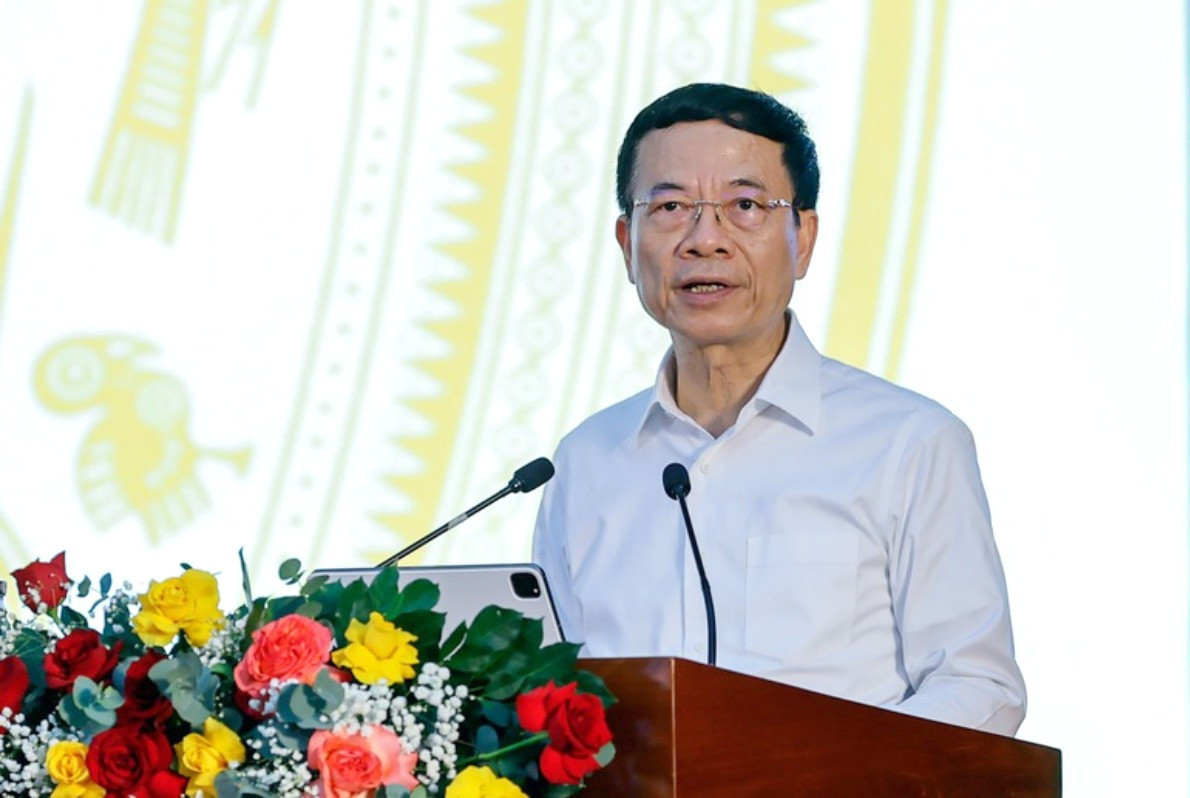 nguyen manh hung.jpg