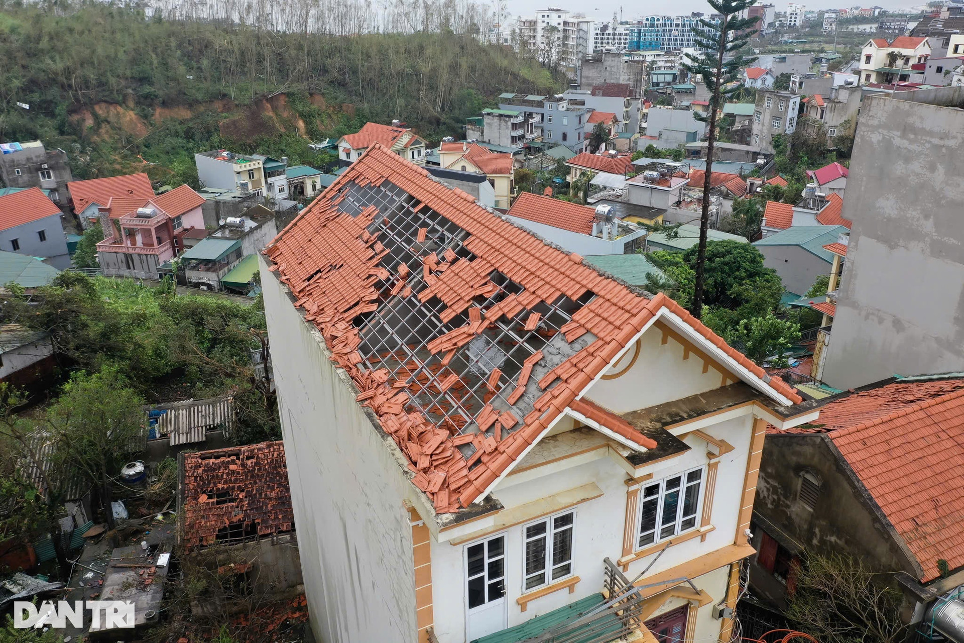 Hình ảnh hoang tàn, đổ nát khi bão Yagi quét qua thành phố du lịch Hạ Long - 7