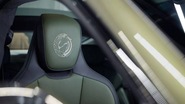 Độc bản Porsche Taycan Celestial Jade ra mắt Đông Nam Á ảnh 7