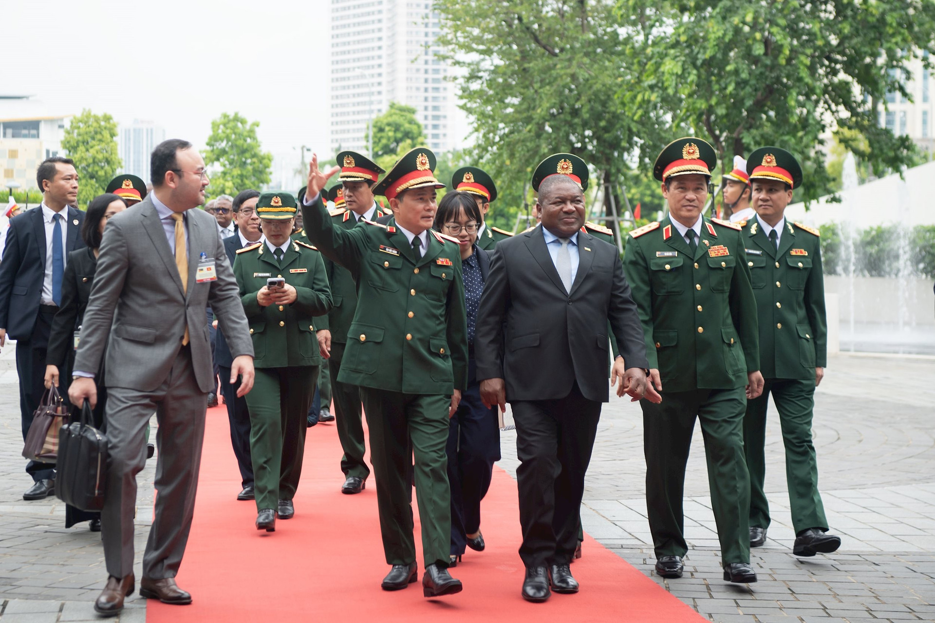 doan-cong-tac-cua-chinh-phu-mozambique-tai-viettel.jpg