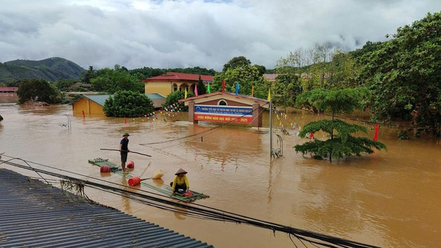 Cô giáo Yên Bái lấm lem bùn đất: Mọi người khen thế chúng tôi ngại lắm!- Ảnh 7.