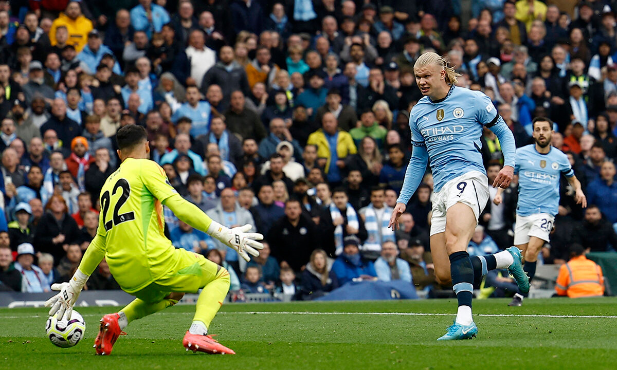 Haaland ghi bàn thứ 100 cho Man City. (Ảnh: Reuters)