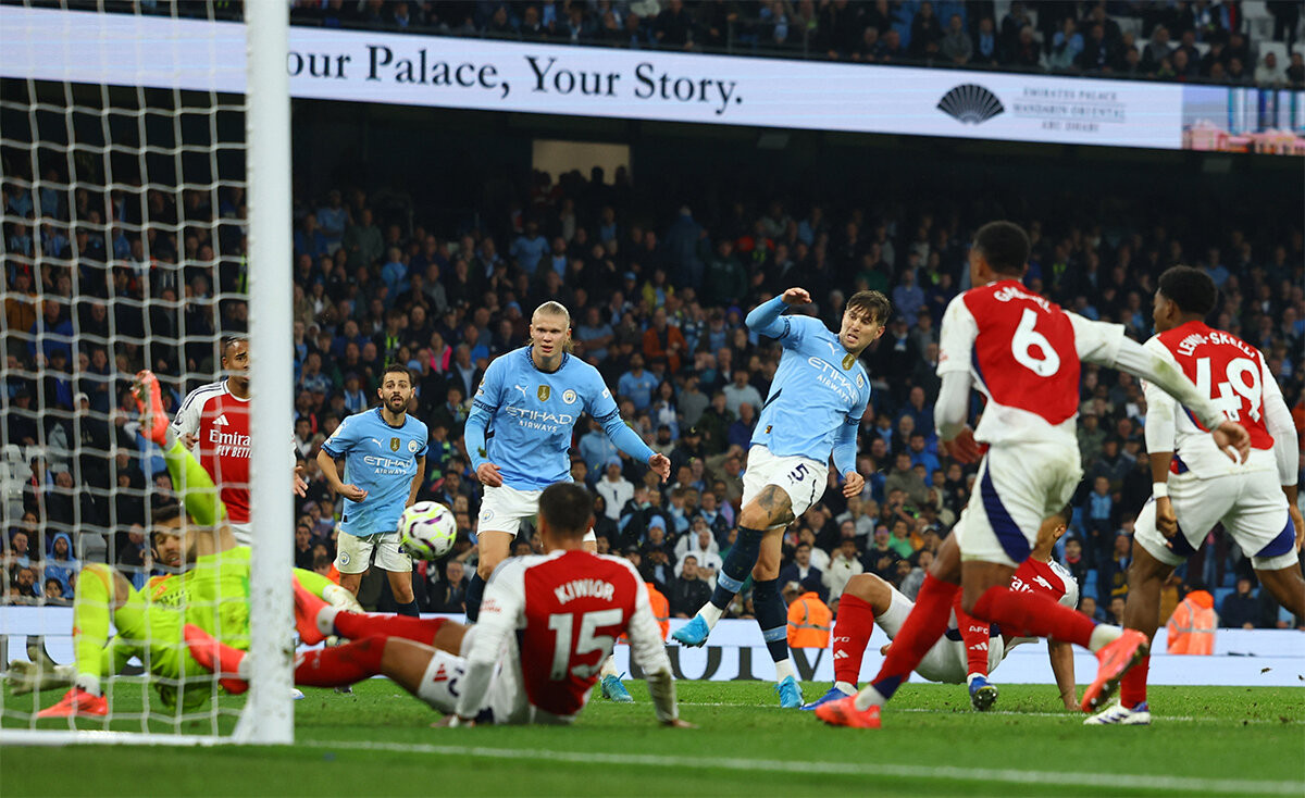 Man City tấn công dồn dập nhưng phải đến phút cuối cùng mới có thể gỡ hòa. (Ảnh: Reuters)