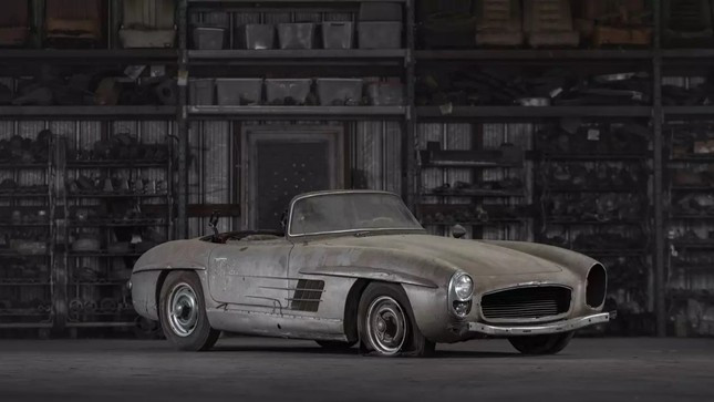 Xế cổ Mercedes 300SL hư hỏng nặng được đấu giá cao bất ngờ ảnh 1