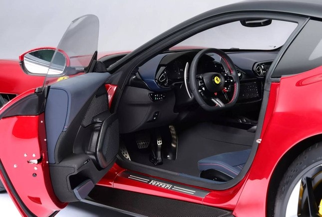 Mô hình siêu xe Ferrari đắt hơn một chiếc sedan mới ảnh 9