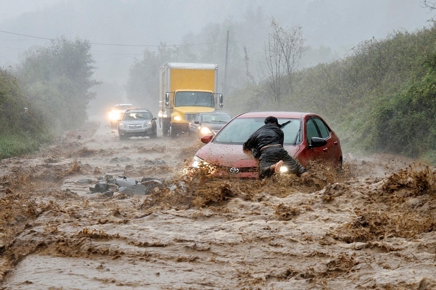 Siêu bão sức gió 225km/h đổ bộ Mỹ: Ít nhất 44 người thiệt mạng - 1