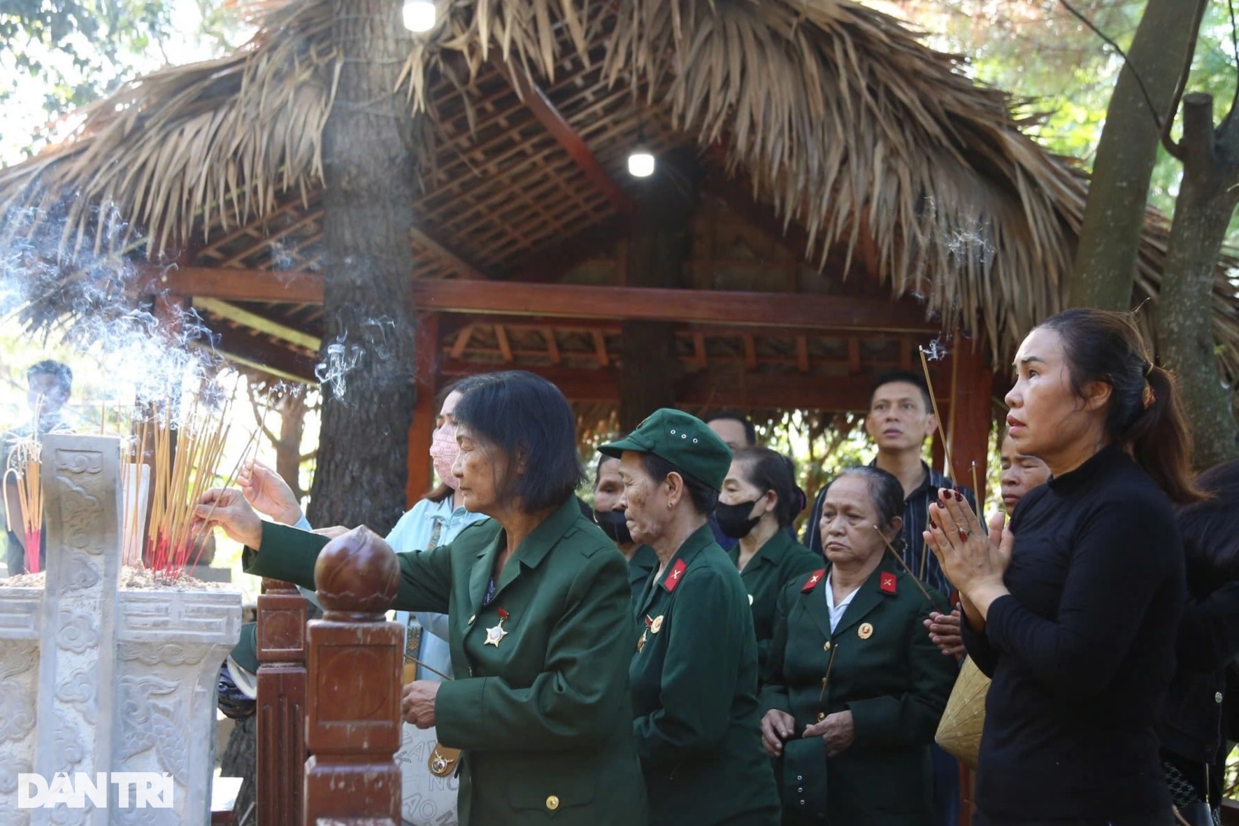 Đông đảo người dân đến tiễn biệt Phu nhân Đại tướng Võ Nguyên Giáp - 6